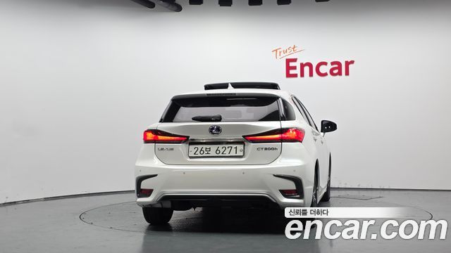 Lexus CT200h 2018 — photo 4