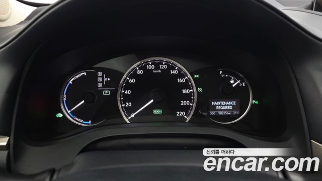 Lexus CT200h 2018 — photo 11