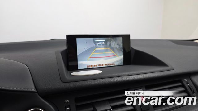 Lexus CT200h 2018 — photo 20