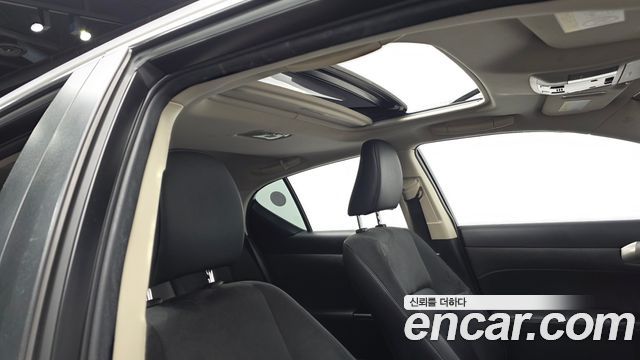 Lexus CT200h 2018 — photo 21