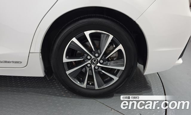 Lexus CT200h 2018 — photo 7