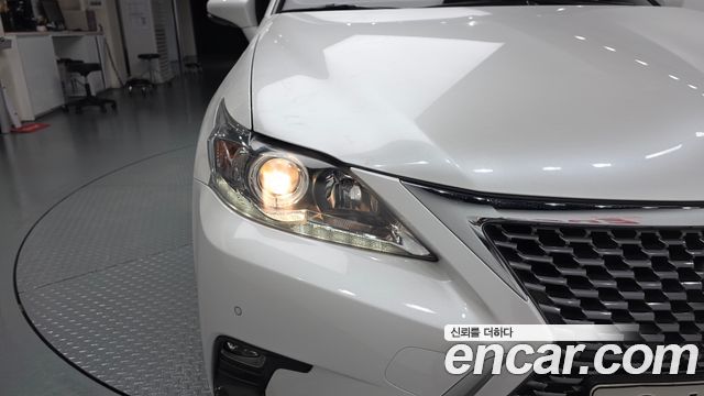 Lexus CT200h 2018 — photo 8
