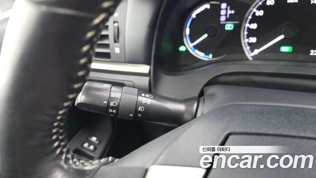 Lexus CT200h 2018 — photo 27
