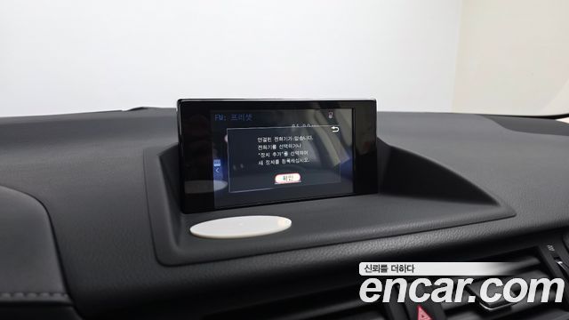 Lexus CT200h 2018 — photo 29