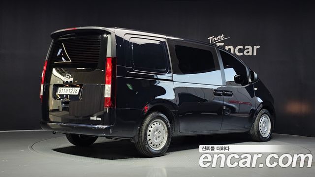 Hyundai Staria 2022 — photo 2