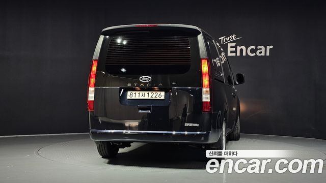Hyundai Staria 2022 — photo 4