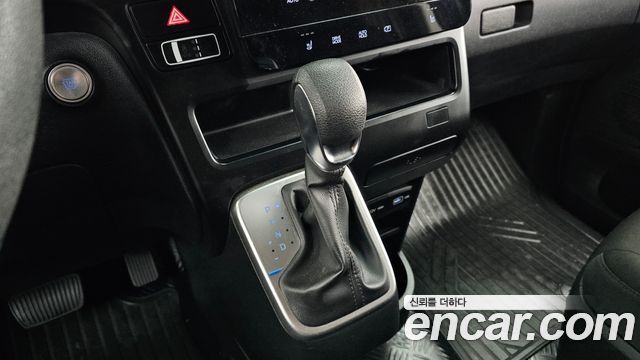 Hyundai Staria 2022 — photo 9