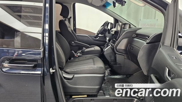 Hyundai Staria 2022 — photo 11