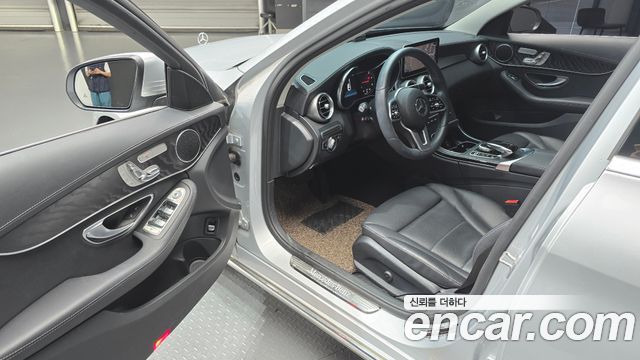 Mercedes-Benz C-Class 2019 — photo 13