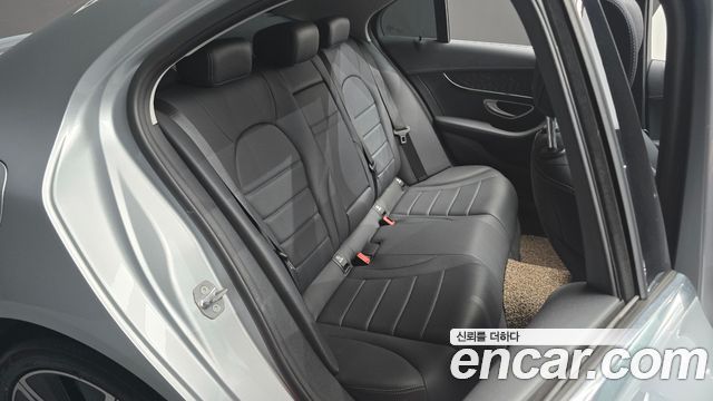 Mercedes-Benz C-Class 2019 — photo 17