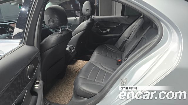 Mercedes-Benz C-Class 2019 — photo 18