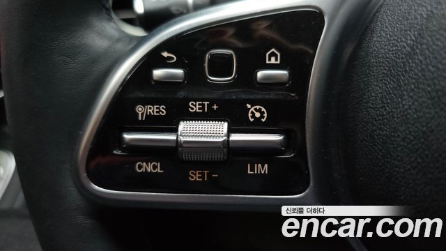 Mercedes-Benz C-Class 2019 — photo 25