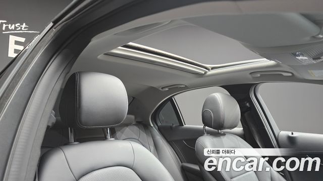Mercedes-Benz C-Class 2019 — photo 26