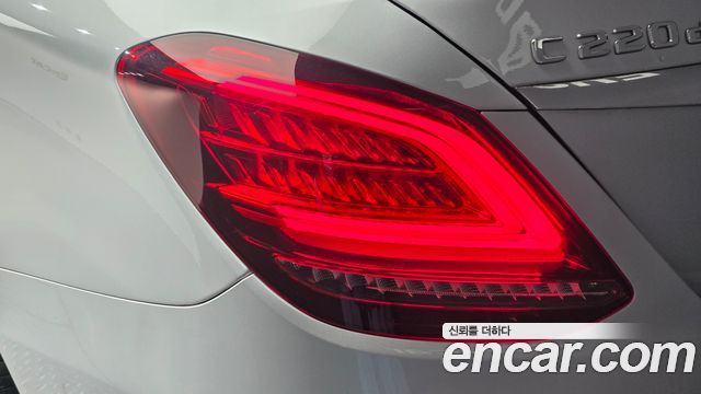 Mercedes-Benz C-Class 2019 — photo 9