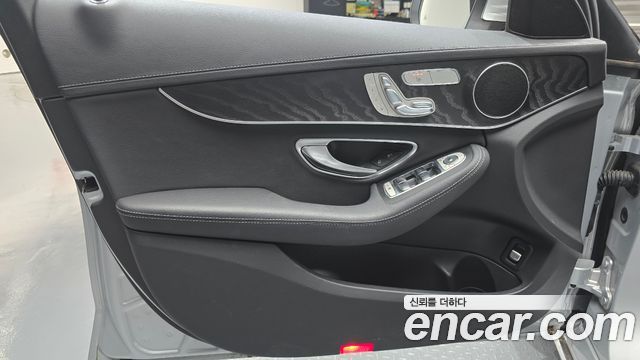 Mercedes-Benz C-Class 2019 — photo 14