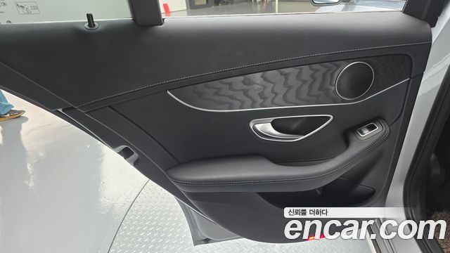 Mercedes-Benz C-Class 2019 — photo 15