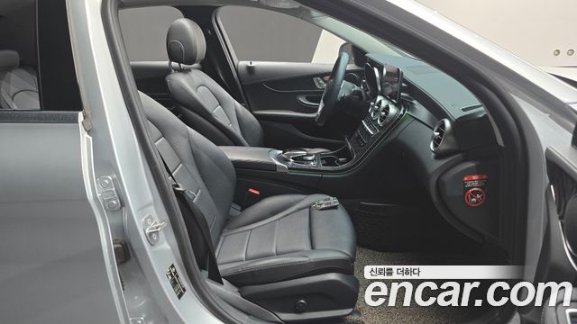 Mercedes-Benz C-Class 2019 — photo 16