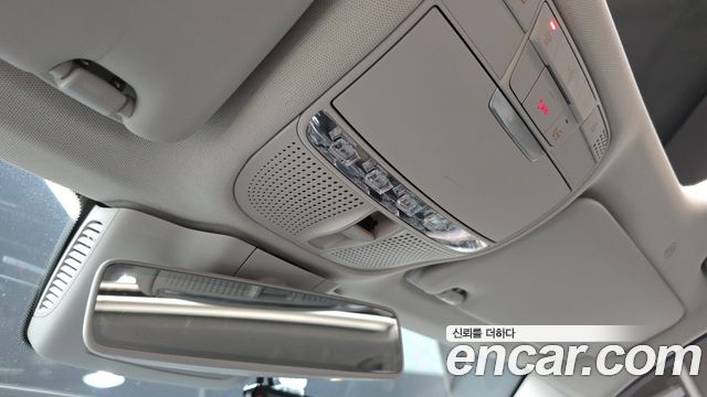 Mercedes-Benz C-Class 2019 — photo 27