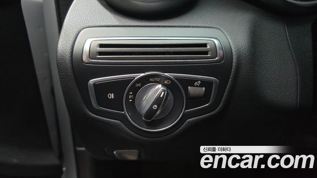 Mercedes-Benz C-Class 2019 — photo 28