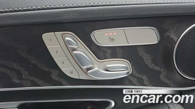 Mercedes-Benz C-Class 2019 — photo 32