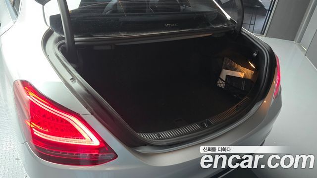 Mercedes-Benz C-Class 2019 — photo 34