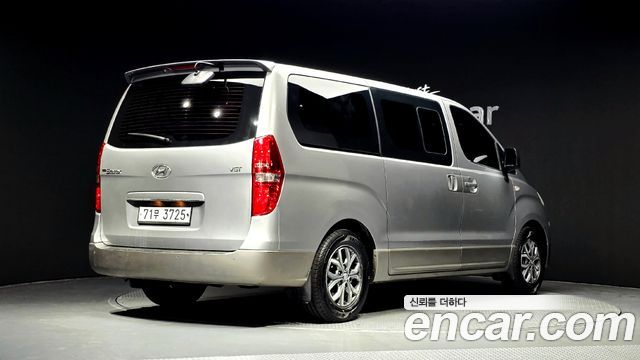 Hyundai Starex 2017 — photo 2