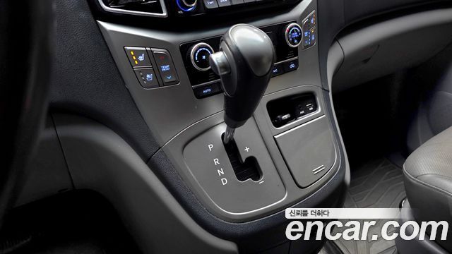 Hyundai Starex 2017 — photo 9