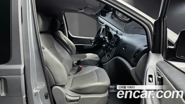 Hyundai Starex 2017 — photo 11