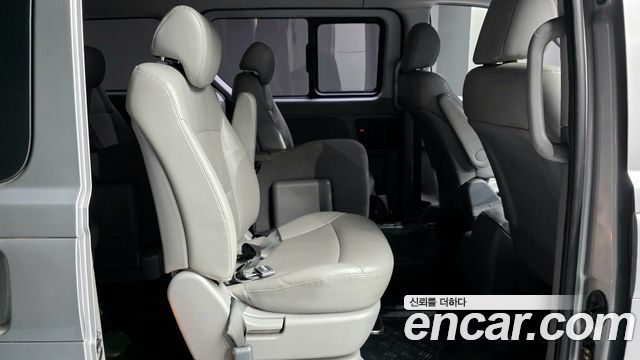 Hyundai Starex 2017 — photo 12