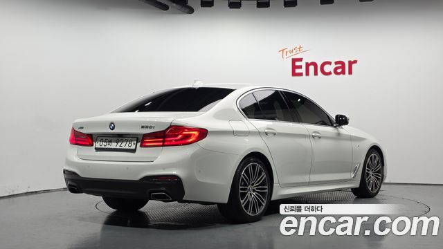 BMW 5-Series 2019 — photo 2