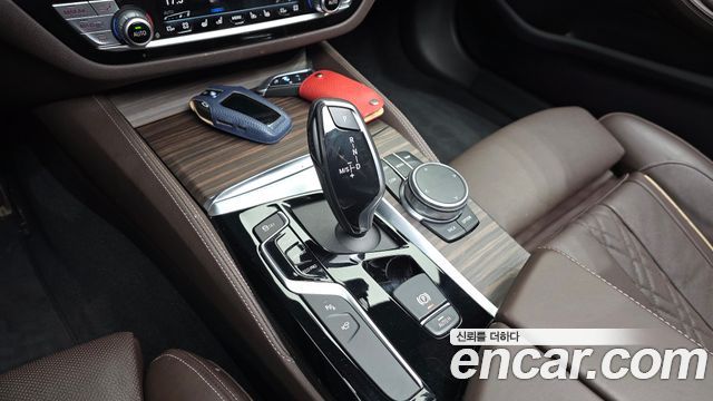 BMW 5-Series 2019 — photo 9