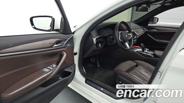 BMW 5-Series 2019 — photo 10