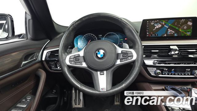 BMW 5-Series 2019 — photo 12