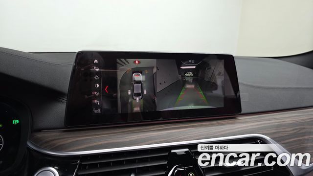 BMW 5-Series 2019 — photo 14