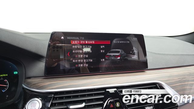BMW 5-Series 2019 — photo 15