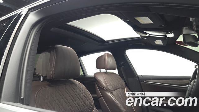 BMW 5-Series 2019 — photo 17