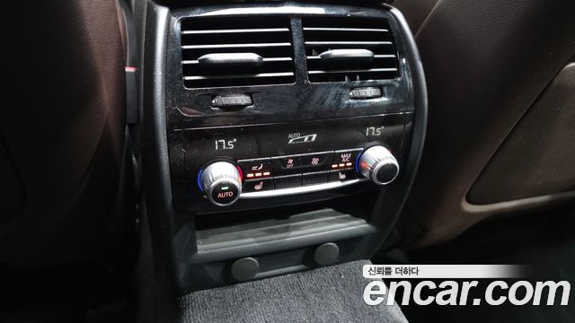 BMW 5-Series 2019 — photo 19