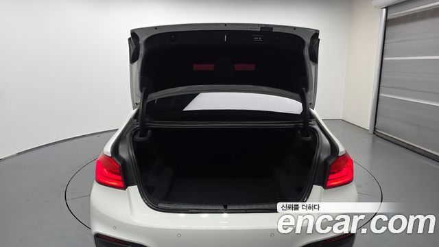 BMW 5-Series 2019 — photo 20