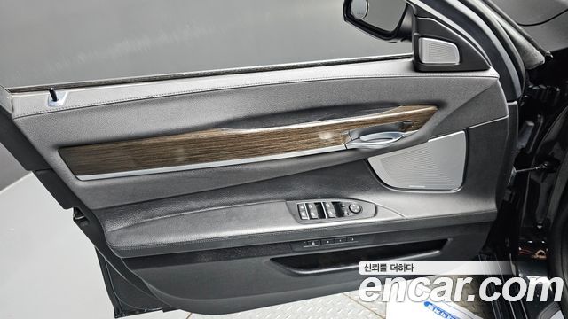BMW 7-Series 2014 — photo 14