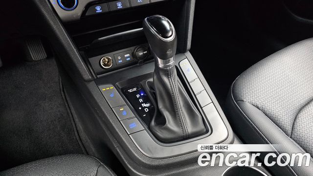 Hyundai AVANTE 2016 — photo 9