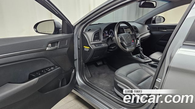 Hyundai AVANTE 2016 — photo 10