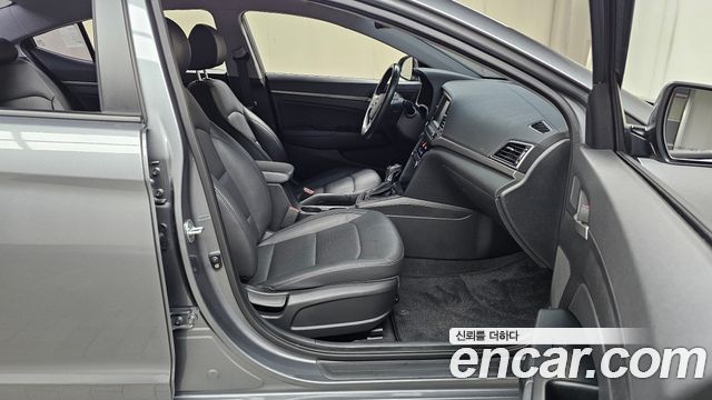 Hyundai AVANTE 2016 — photo 11