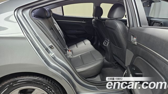 Hyundai AVANTE 2016 — photo 12