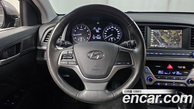 Hyundai AVANTE 2016 — photo 13