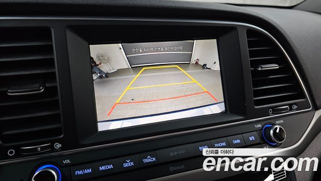 Hyundai AVANTE 2016 — photo 17
