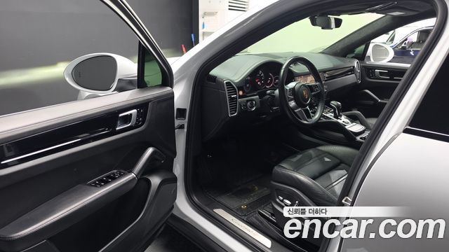 Porsche Cayenne 2021 — photo 13