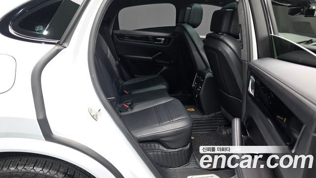 Porsche Cayenne 2021 — photo 17