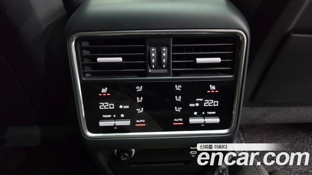 Porsche Cayenne 2021 — photo 24