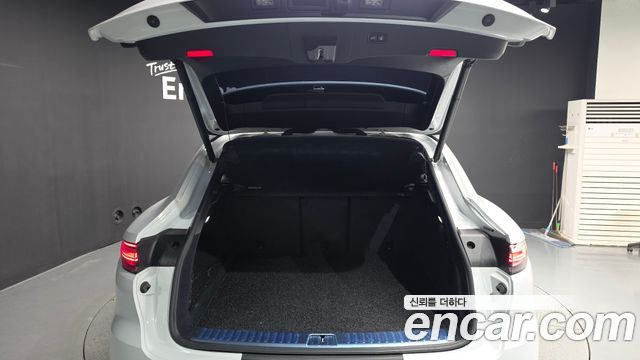 Porsche Cayenne 2021 — photo 26