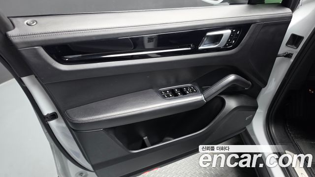 Porsche Cayenne 2021 — photo 14
